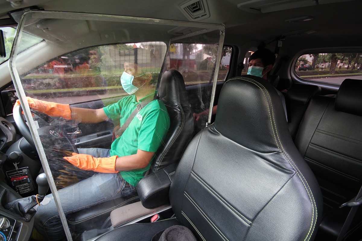 Zoom image: As part of its response to the pandemic, Grab launched new safety and hygiene measures to protect its drivers and passengers. 